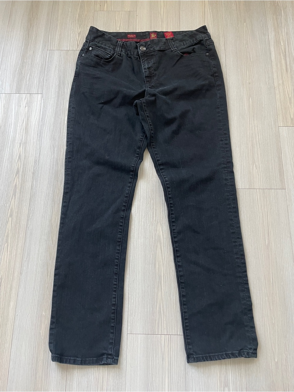 Sasson Vintage Women’s Black Straight-Leg Jeans
